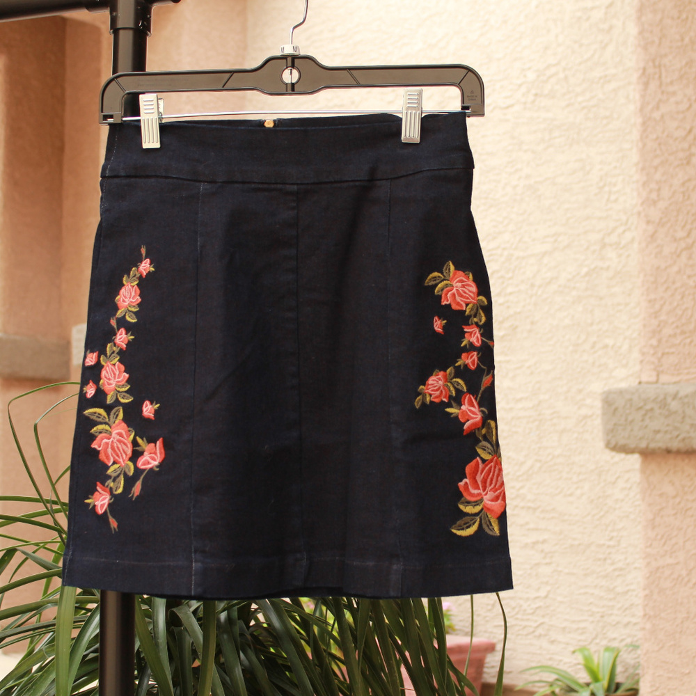 Umgee embroidred demin skirt